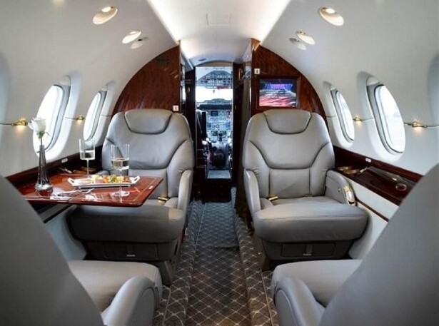 Hawker 800 XP Front